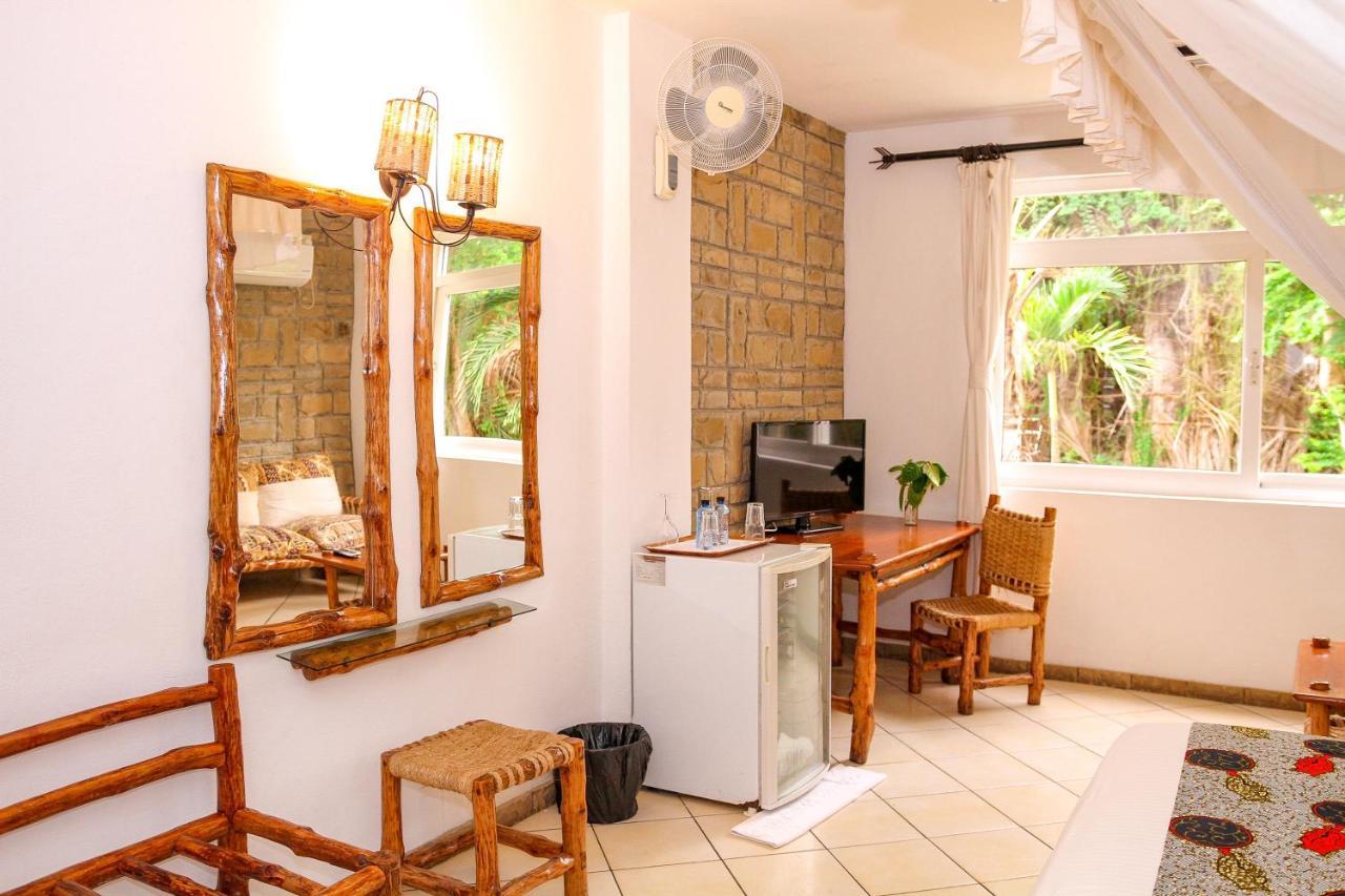 Kahama Hotel Mombasa Bamburi Esterno foto